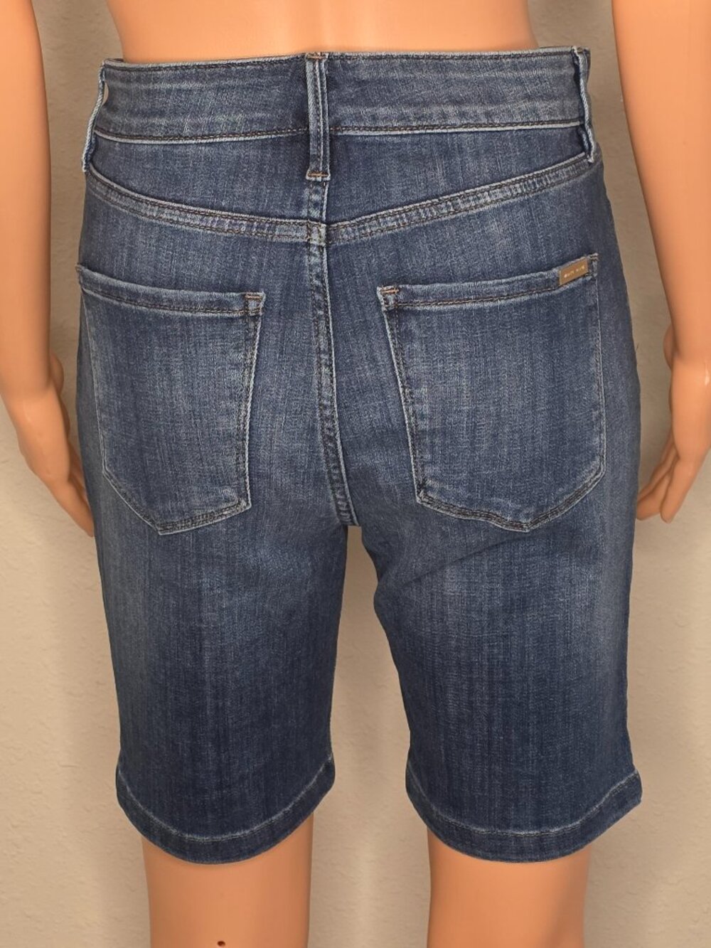 White House Black Market "The Bermuda Short" High-Rise Shorts, Size 4 - Picture 2 of 12